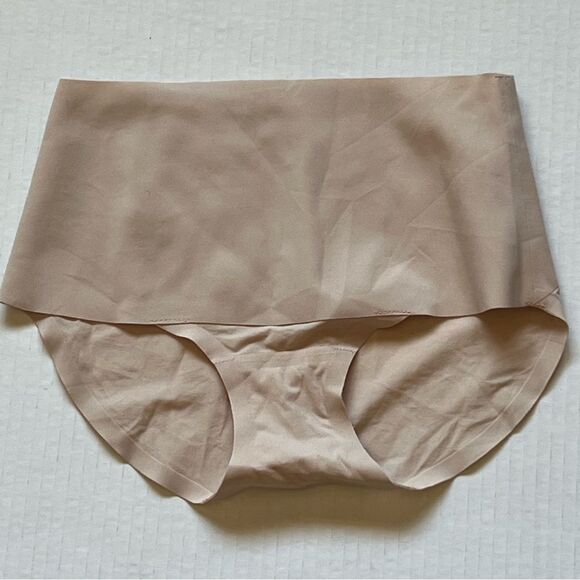 New Spanx Undie-Tectable Brief - Comfortable Core Control Nude Sz XS - Picture 8 of 10